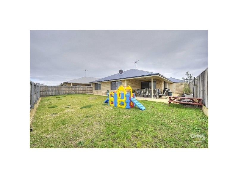 14 Senecio Way, Halls Head WA 6210