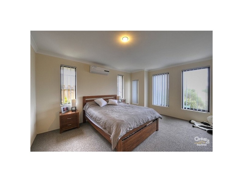 14 Senecio Way, Halls Head WA 6210