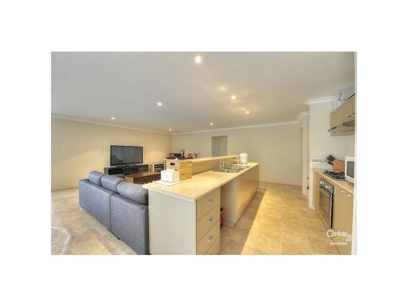 14 Senecio Way, Halls Head WA 6210