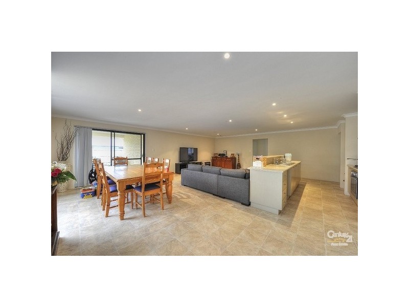 14 Senecio Way, Halls Head WA 6210