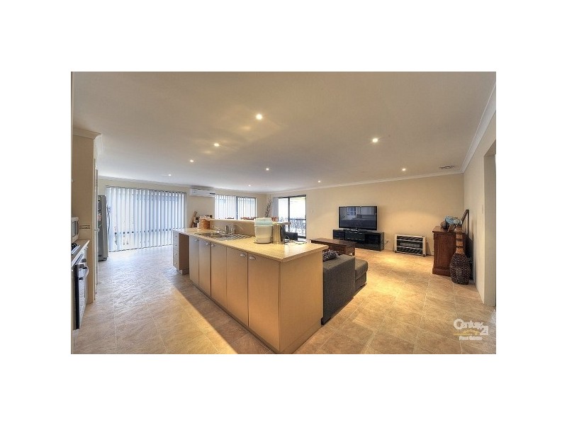 14 Senecio Way, Halls Head WA 6210