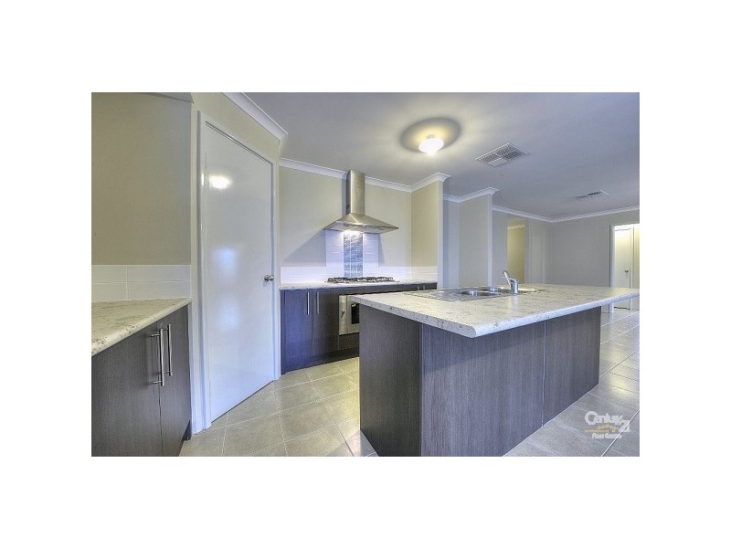 25 Newbridge Street, Meadow Springs WA 6210