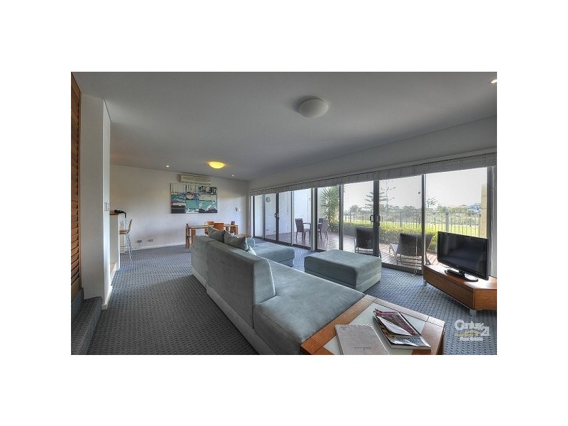 3/16 Dolphin Drive, Mandurah WA 6210