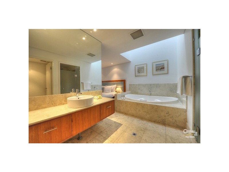 3/16 Dolphin Drive, Mandurah WA 6210