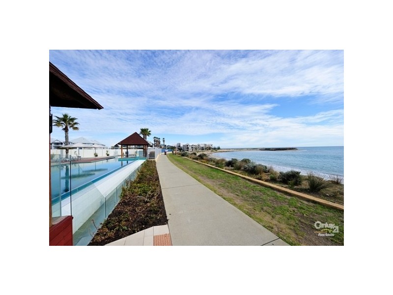 3/16 Dolphin Drive, Mandurah WA 6210