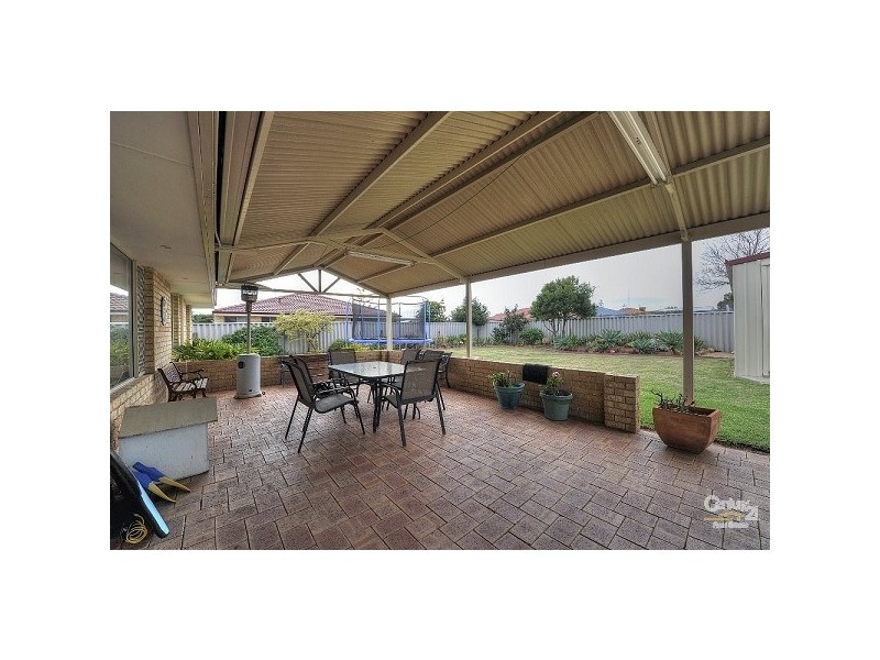 81 Casuarina Drive, Halls Head WA 6210