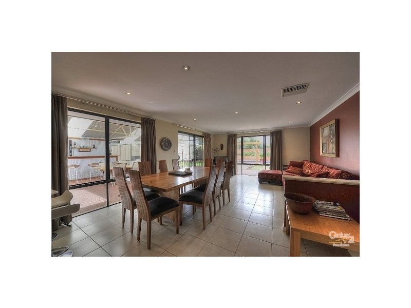 9 Lochinvar Street, Madora Bay WA 6210