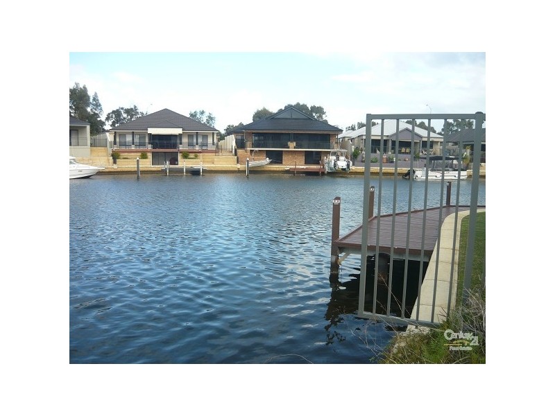21 Ragamuffin Point, Halls Head WA 6210