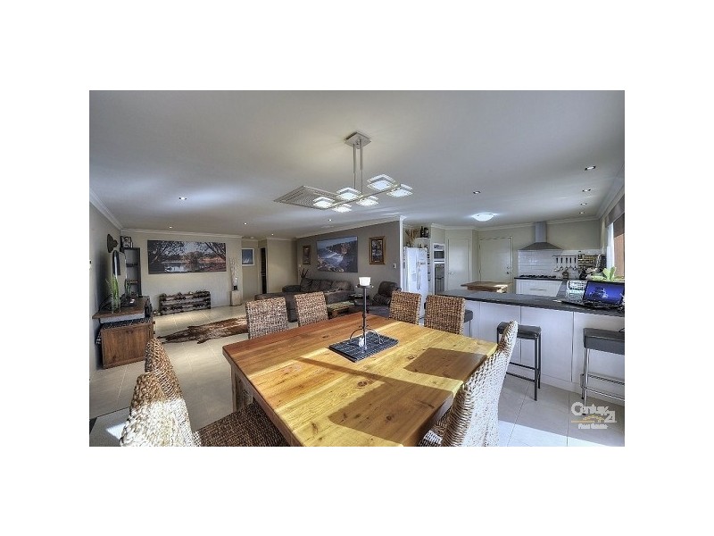 2 Shanto Court, Dudley Park WA 6210