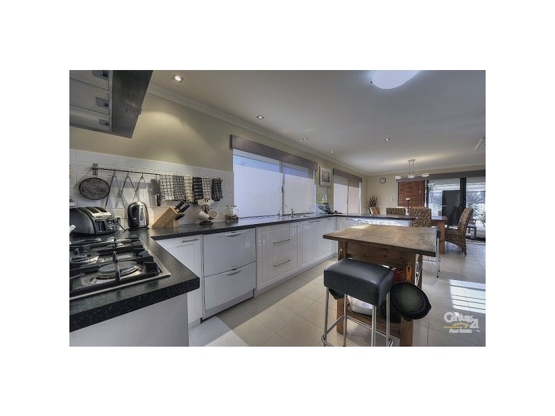 2 Shanto Court, Dudley Park WA 6210