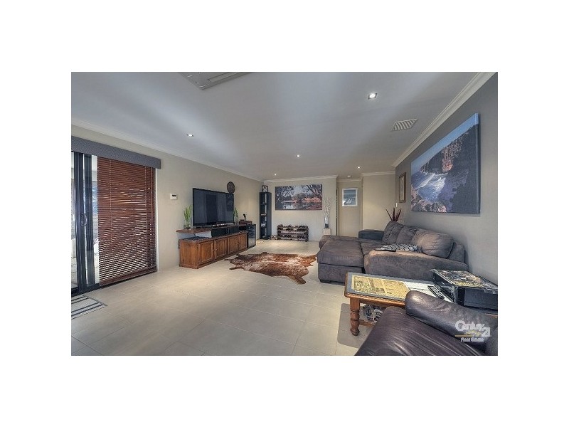 2 Shanto Court, Dudley Park WA 6210