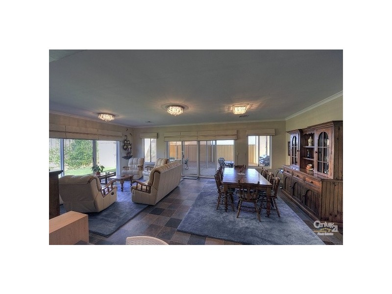 4 Cuthbert Street, Canning Vale WA 6155