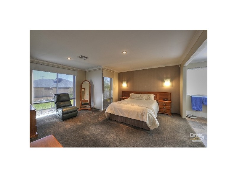 4 Cuthbert Street, Canning Vale WA 6155