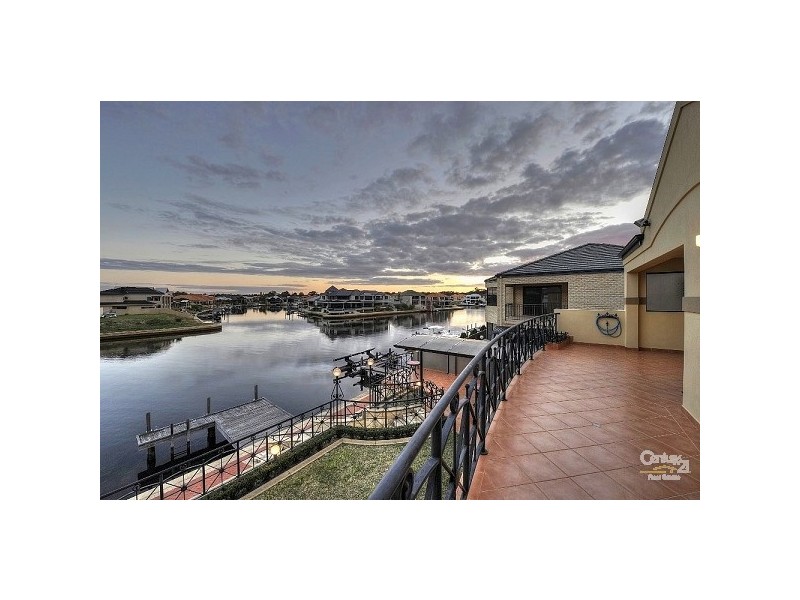 24 Finistere Island Retreat, Halls Head WA 6210