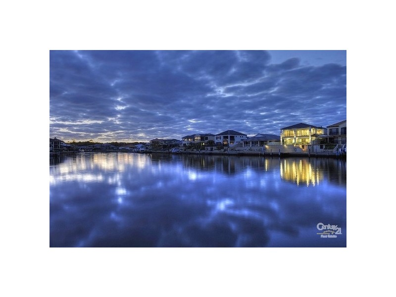 24 Finistere Island Retreat, Halls Head WA 6210