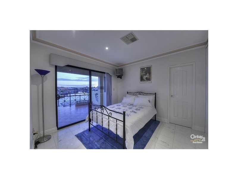 24 Finistere Island Retreat, Halls Head WA 6210