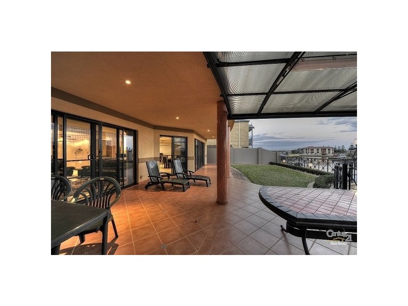 24 Finistere Island Retreat, Halls Head WA 6210