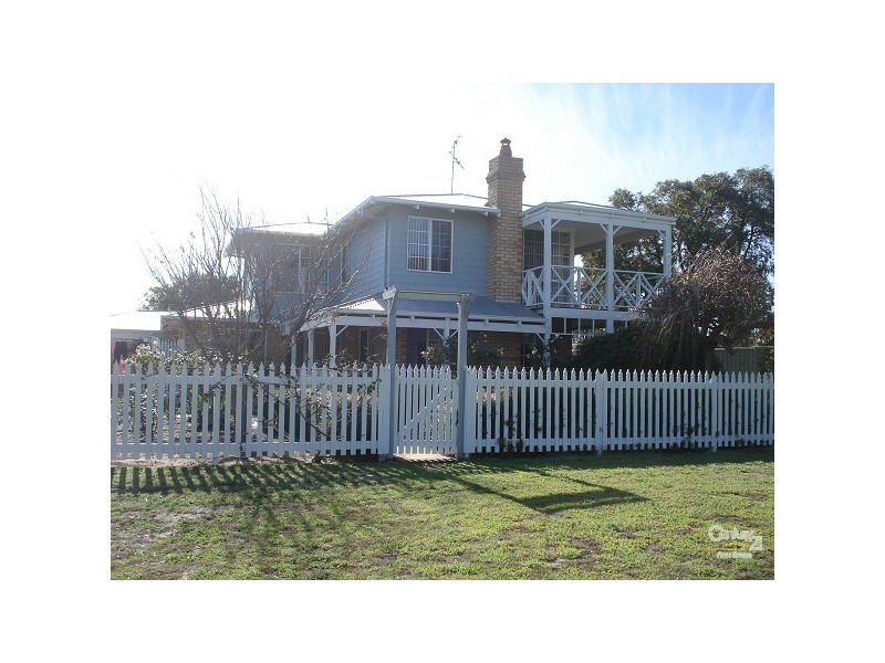 6 OLEANDER PLACE, HALLS HEAD, Mandurah WA 6210