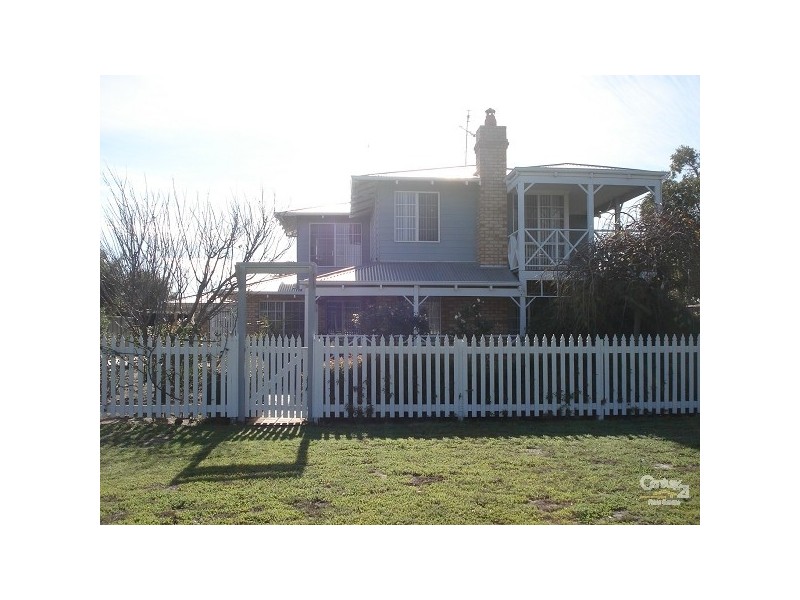 6 OLEANDER PLACE, HALLS HEAD, Mandurah WA 6210