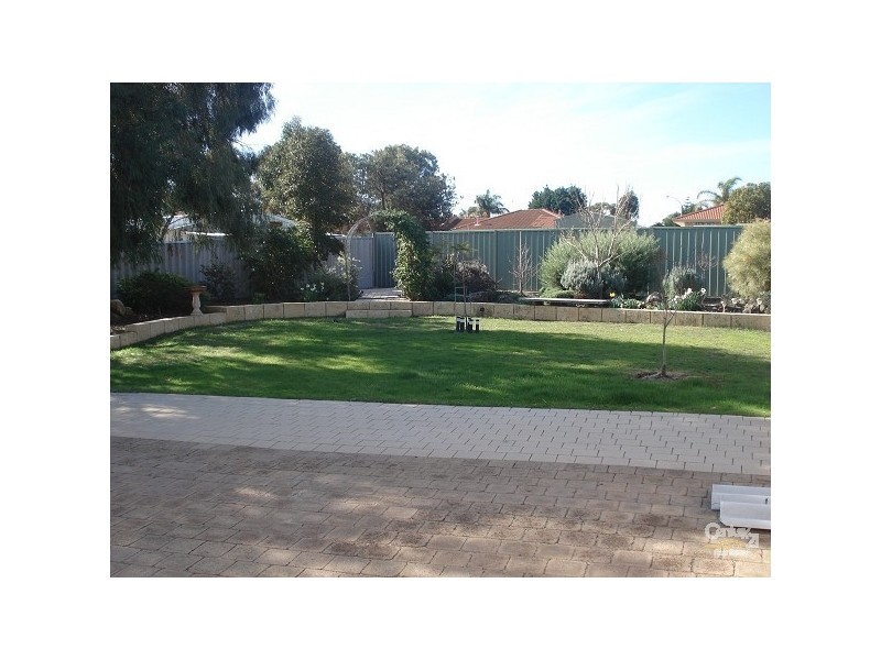 6 OLEANDER PLACE, HALLS HEAD, Mandurah WA 6210