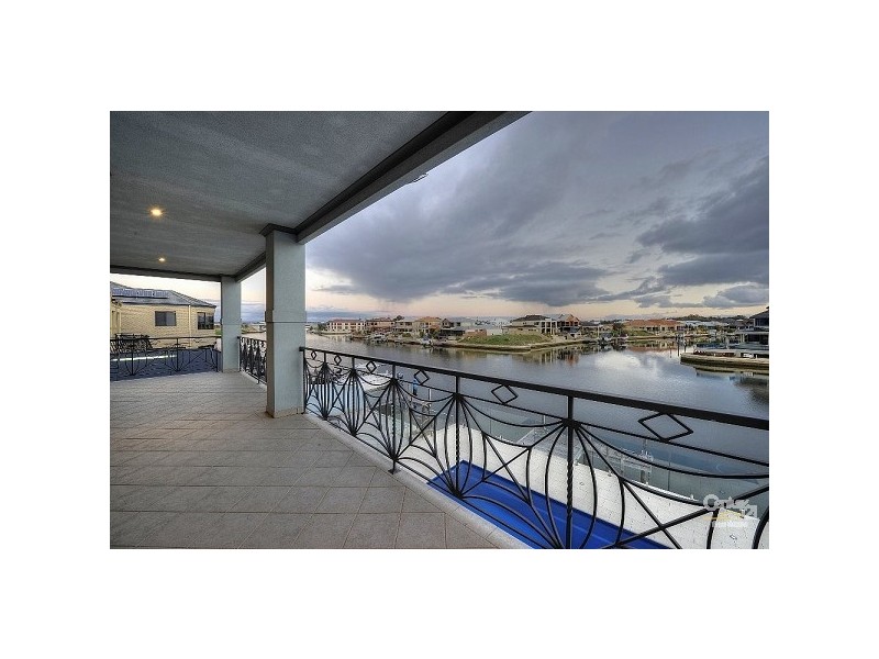 21 Finistere Island Retreat, Halls Head WA 6210