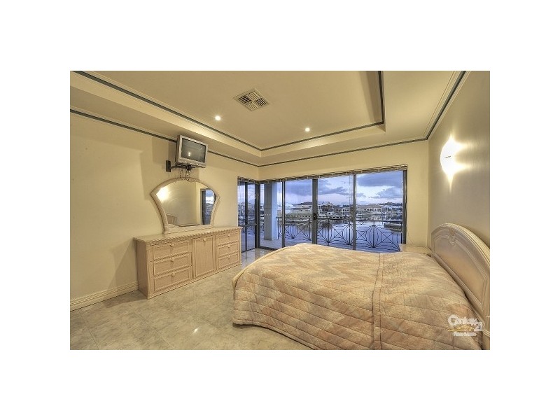 21 Finistere Island Retreat, Halls Head WA 6210