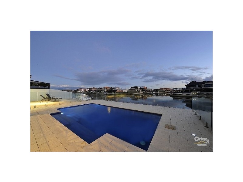 21 Finistere Island Retreat, Halls Head WA 6210