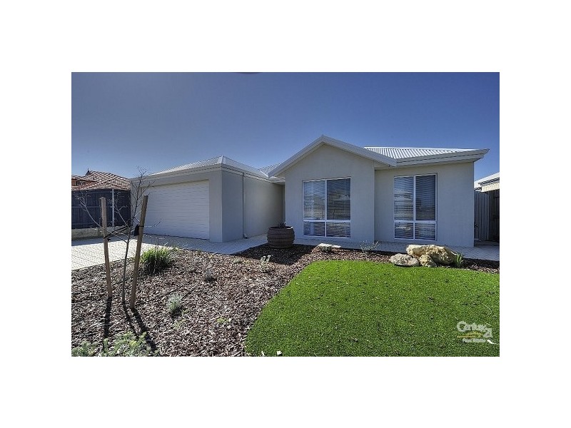 14 Sugarwood Tce, Halls Head WA 6210