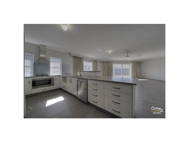 14 Sugarwood Tce, Halls Head WA 6210