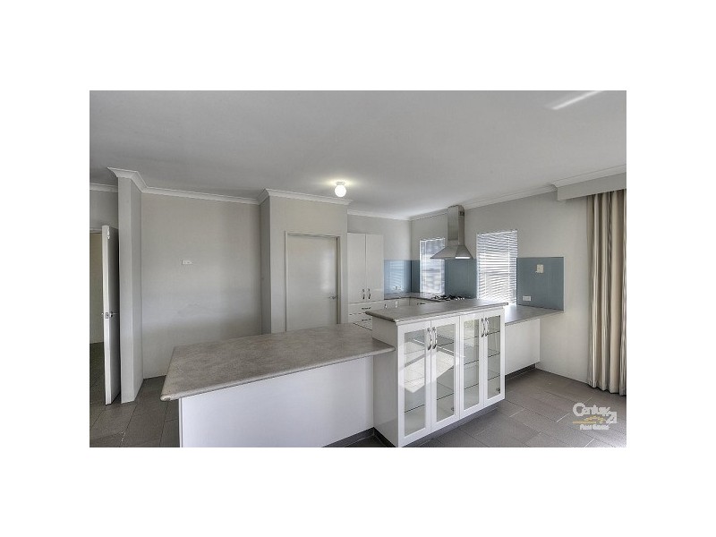 14 Sugarwood Tce, Halls Head WA 6210