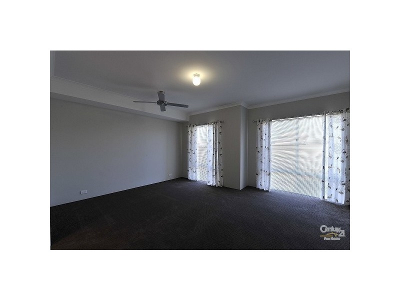 14 Sugarwood Tce, Halls Head WA 6210