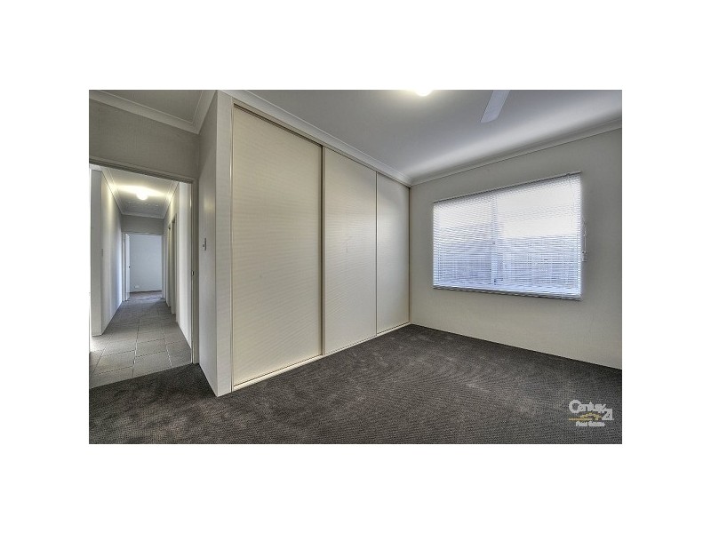 14 Sugarwood Tce, Halls Head WA 6210