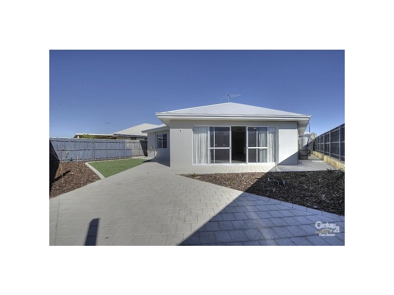 14 Sugarwood Tce, Halls Head WA 6210