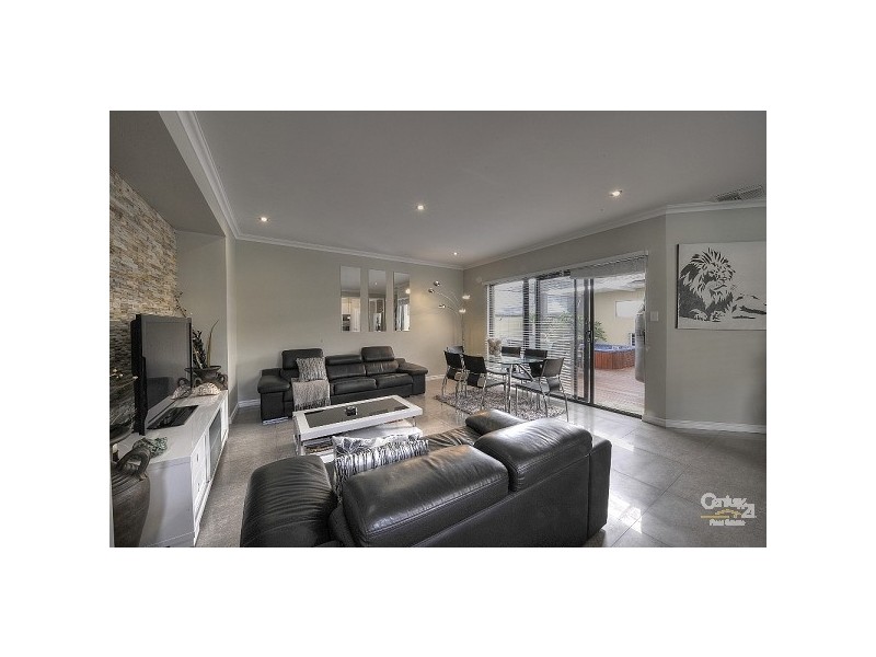 15 Frederick Street, Wannanup WA 6210