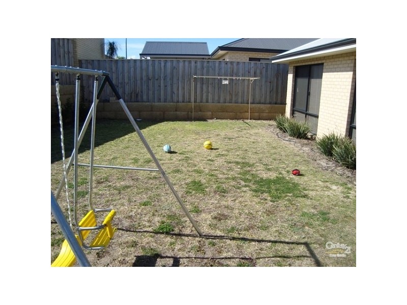 80 Carissa Turn, Halls Head WA 6210