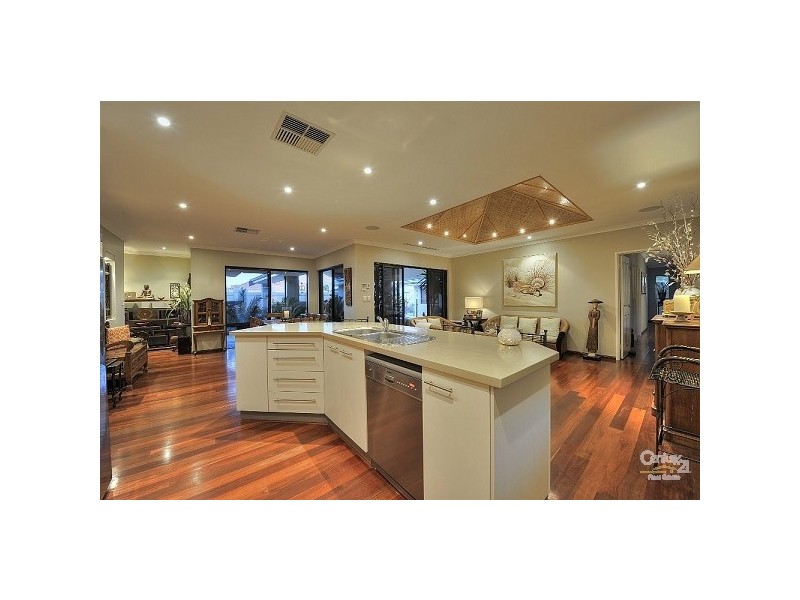 31 Rialto Place, Halls Head WA 6210