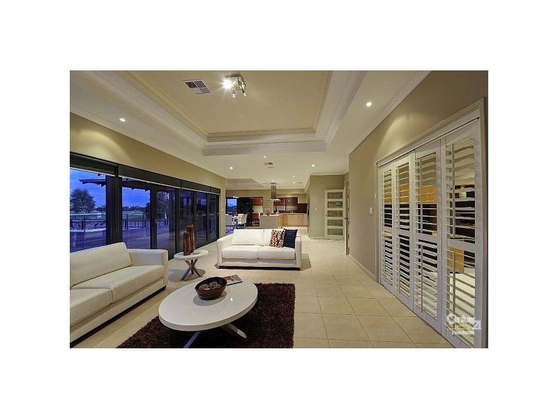 44 Erins Isle, Dudley Park WA 6210