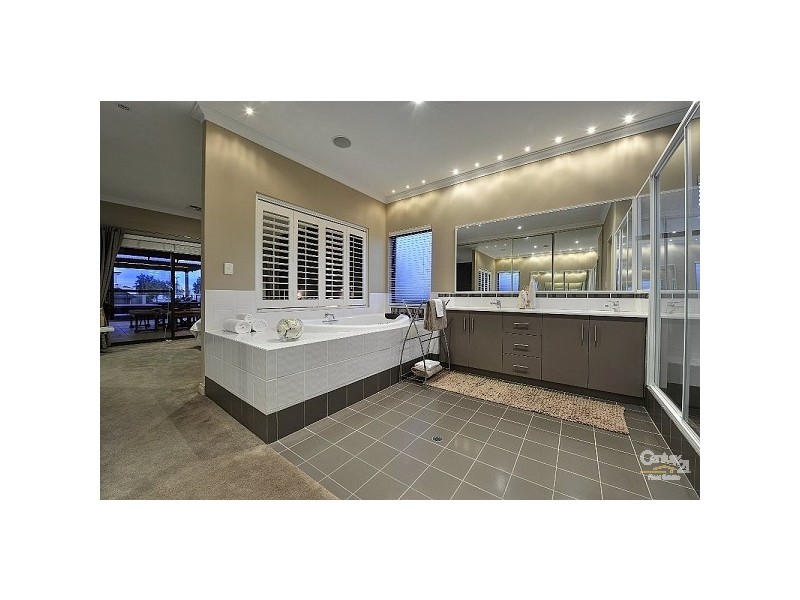 44 Erins Isle, Dudley Park WA 6210