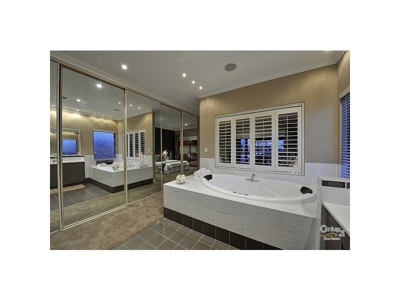 44 Erins Isle, Dudley Park WA 6210