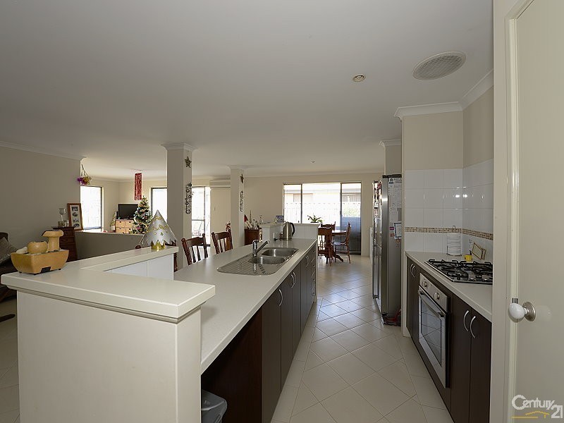 43 Carissa Turn, Halls Head WA 6210