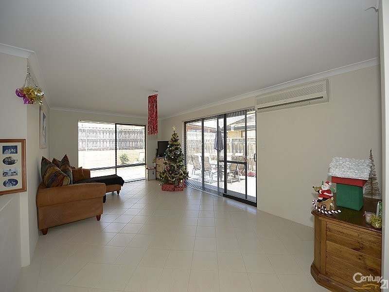 43 Carissa Turn, Halls Head WA 6210