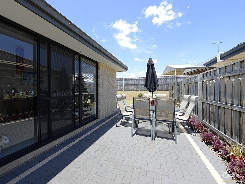 43 Carissa Turn, Halls Head WA 6210