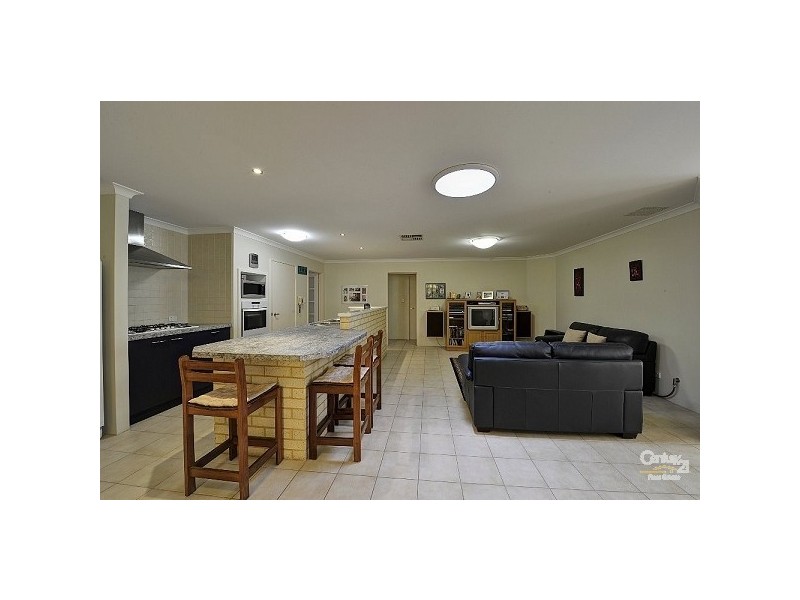 7 Argyle Fairway, Lakelands WA 6180