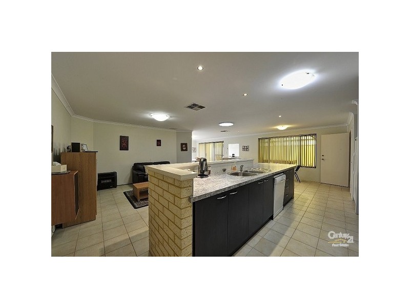 7 Argyle Fairway, Lakelands WA 6180