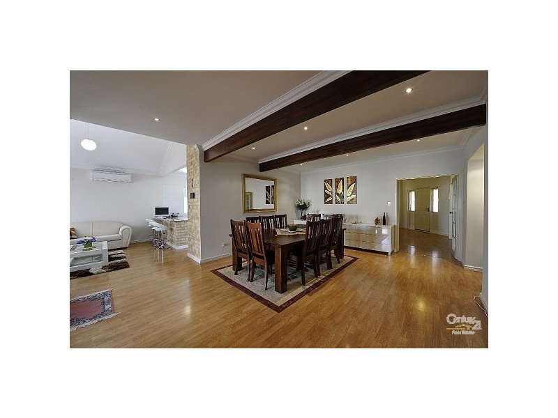 8 Grevillea Rise, Halls Head WA 6210