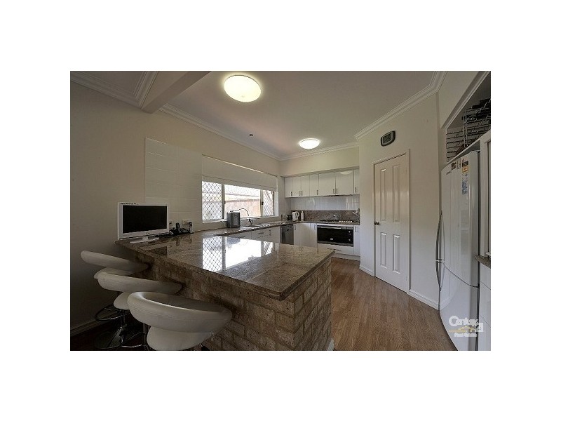 8 Grevillea Rise, Halls Head WA 6210