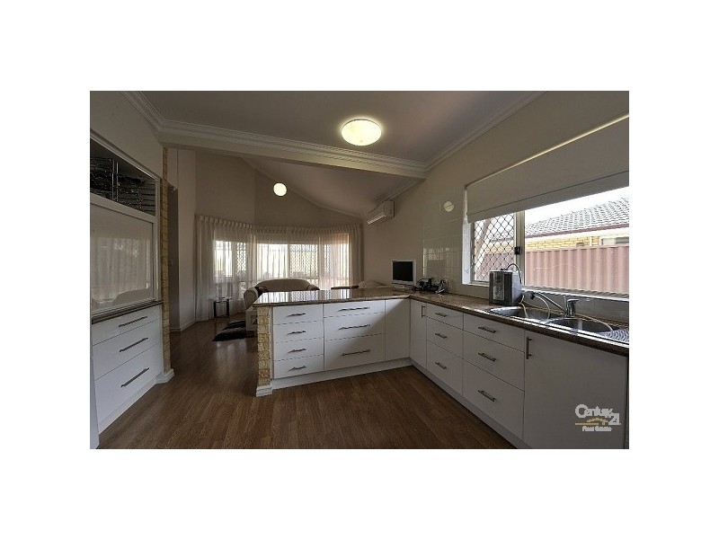 8 Grevillea Rise, Halls Head WA 6210