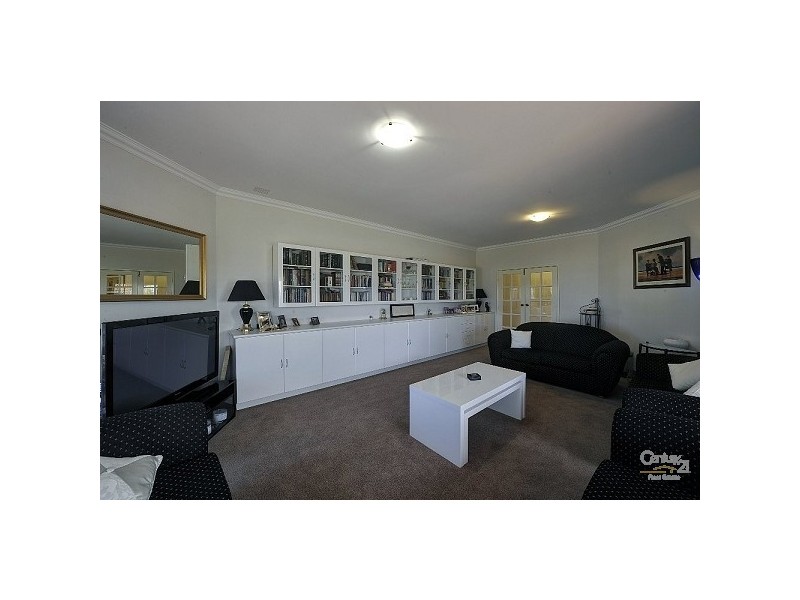 8 Grevillea Rise, Halls Head WA 6210