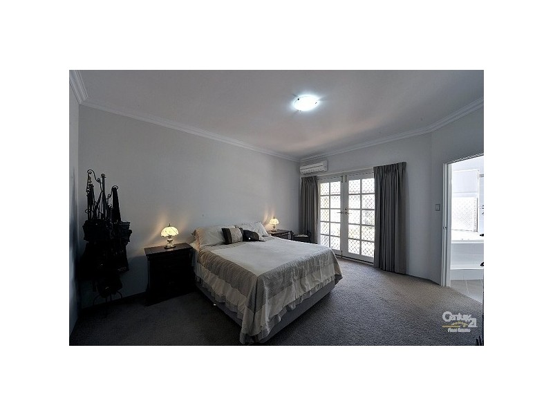 8 Grevillea Rise, Halls Head WA 6210