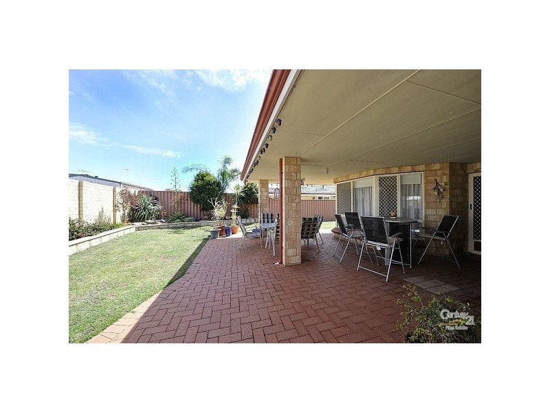 8 Grevillea Rise, Halls Head WA 6210